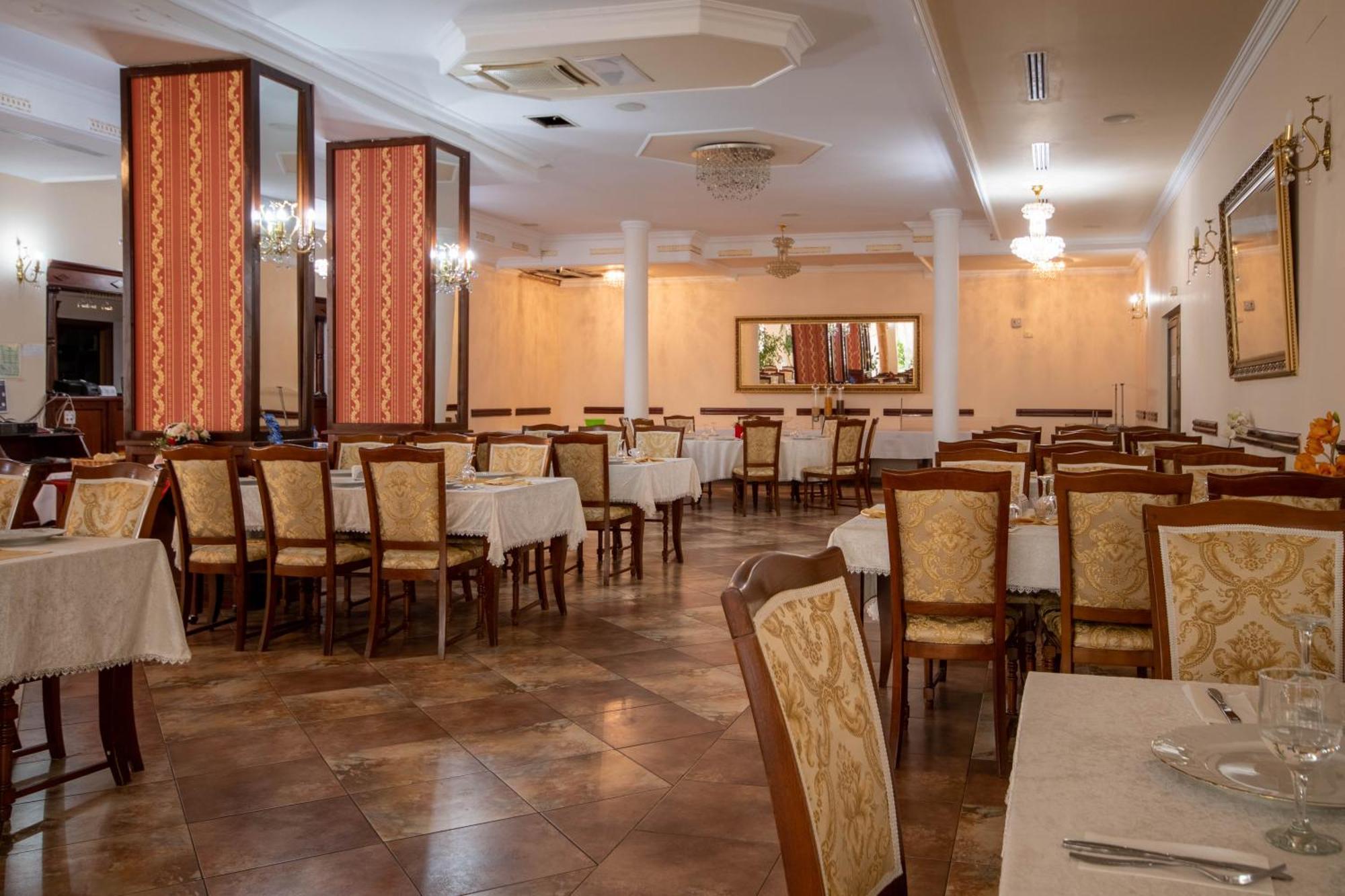 Hotel Coral Сату-Маре Екстер'єр фото