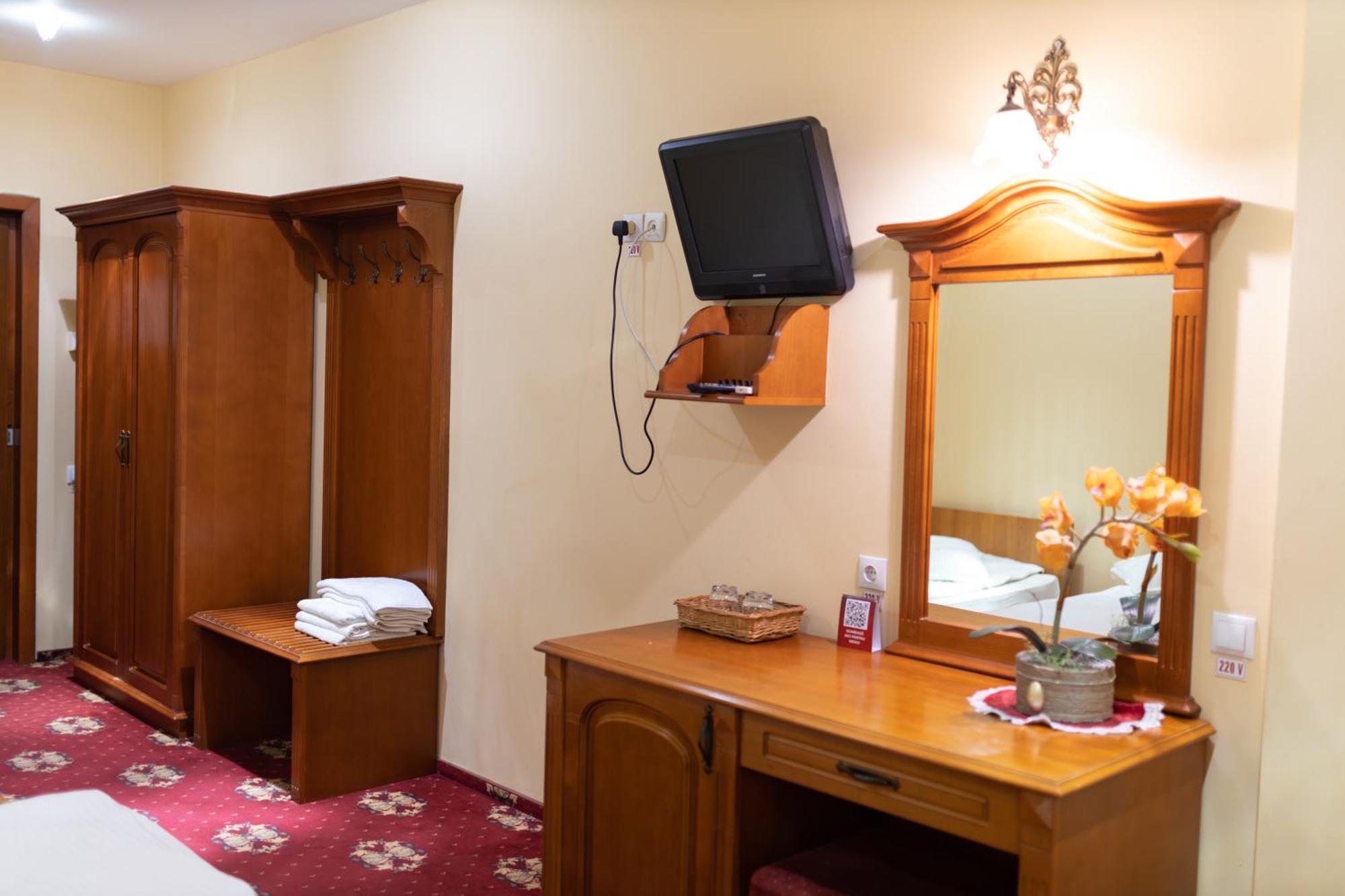 Hotel Coral Сату-Маре Екстер'єр фото