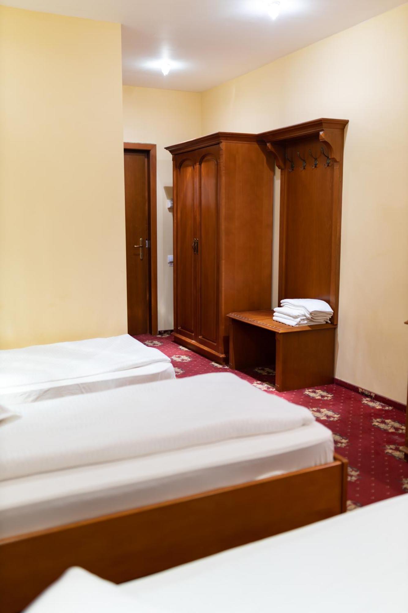 Hotel Coral Сату-Маре Екстер'єр фото