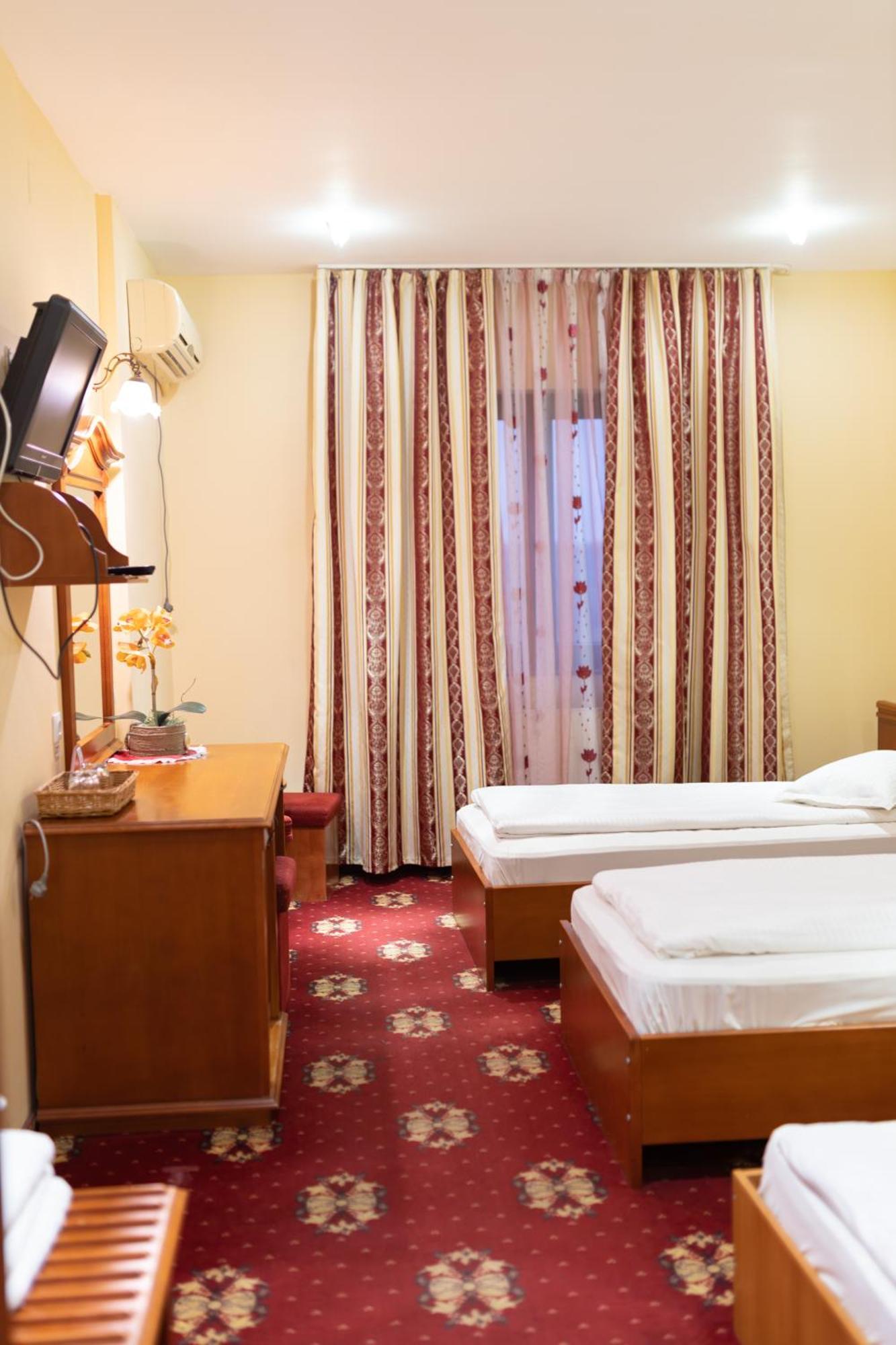 Hotel Coral Сату-Маре Екстер'єр фото