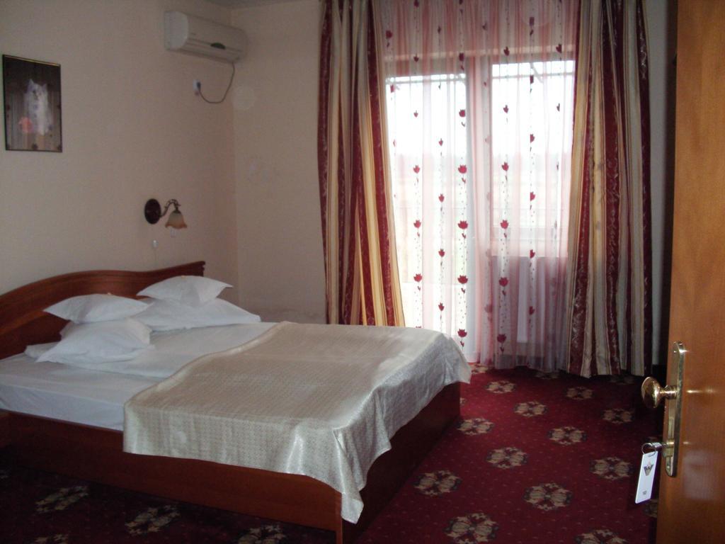 Hotel Coral Сату-Маре Екстер'єр фото